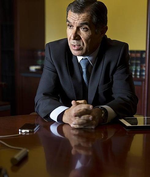 Lorenzo del Río, en su despacho de la Audiencia de Sevilla.