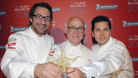 Giovanini, Ricardo Sanz (asesor de Kabuki y encargado de recoger la estrella) y Gallegos, la noche del miércoles.