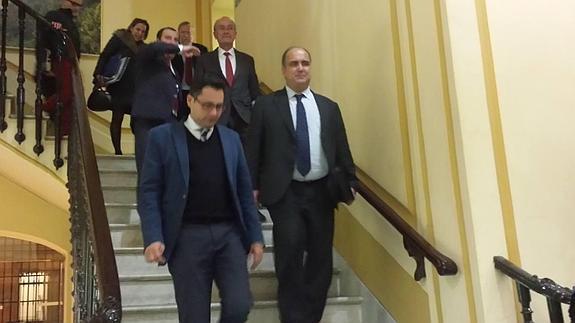Las instituciones acuerdan estudiar el metro al PTA, pero sólo después de llegar al Civil