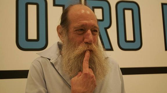 Lawrence Weiner. 