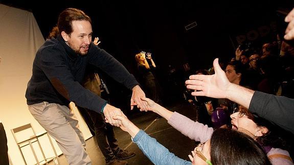 Pablo Iglesias afirma en Málaga que viene “con la fregona y la escoba” para limpiar la corrupción