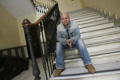 El escritor Miguel Torres suma el Francisco Ayala a su colección de premios literarios