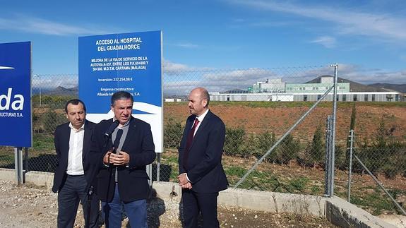 Bendodo anuncia que el vial de acceso al Chare del Guadalhorce estará listo en 3 meses