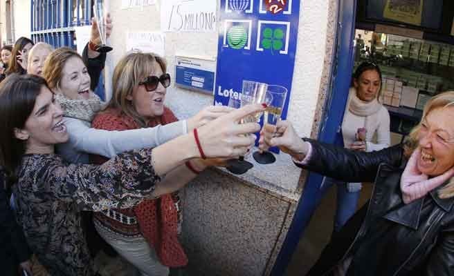 La suerte llama dos veces a su puerta: le toca el Gordo y después... El Niño