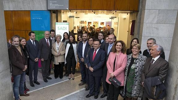 La familia de Pedro Aparicio y una amplia representación política inauguraron el Centro de Cultura Activa en honor del exalcalde