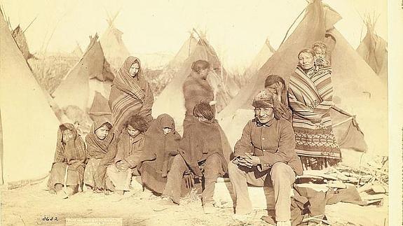 Supervivientes de la masacre, días después. 