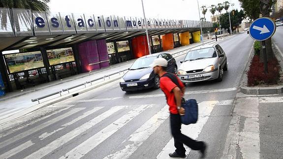 El alcalde se abre a negociar el uso empresarial del Muelle de Heredia