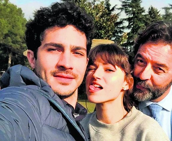 Úrsula Corberó se olvida de Andrés Velencoso con el hijo de Ricardo Darín