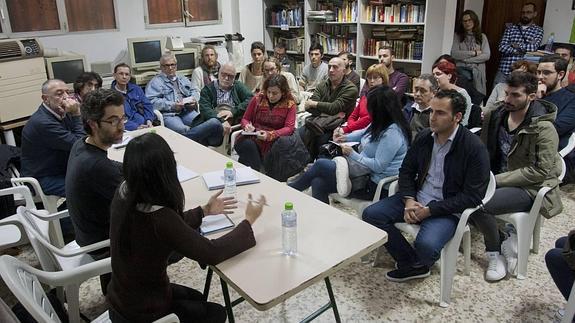 Un momento de la reunión en la que se habló ayer del parque urbano. 