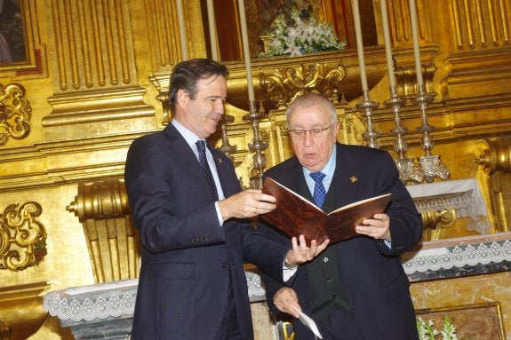 Pablo Atencia y Antonio Guadamuro, anoche. :: eduardo nieto