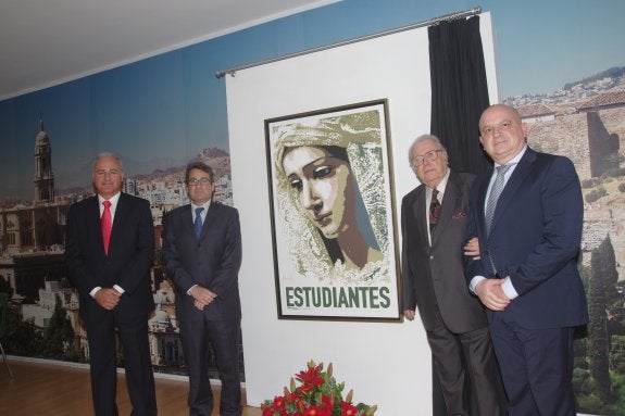 Salvador Gallar, Pablo de Linares, Eugenio Chicano y Pedro Ramírez, junto a la pintura que refleja el rostro de la titular. :: eduardo nieto