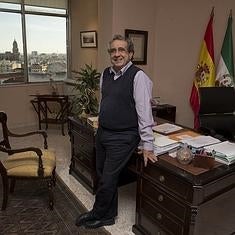 José Ángel Narváez, en su despacho en el campus de El Ejido