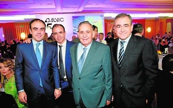 El fundador de la empresa, Alejandro Rosales, con sus hijos Alejandro, Carlos y Javier.