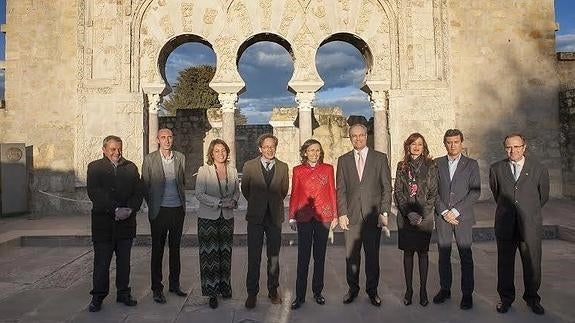 José María Lassalle y Rosa Aguilar (en el centro), ayer en Medina Azahara junto a los miembros del Consejo de Patrimonio. 