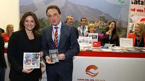 Margarita del Cid, presidente de la Mancomunidad de la Costal del Sol Occidental, y José Ortiz, alcalde de Torremolinos.