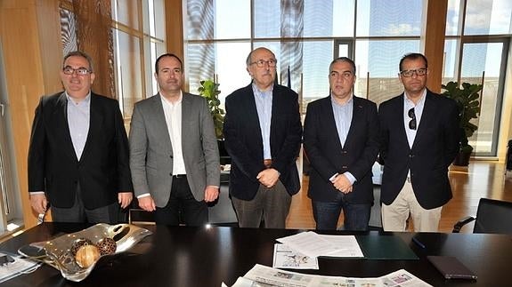 Salvador Ruiz, el director de SUR, Manuel Castillo, Rafael Salas, Elías Bendodo y Juan De Dios Mellado.