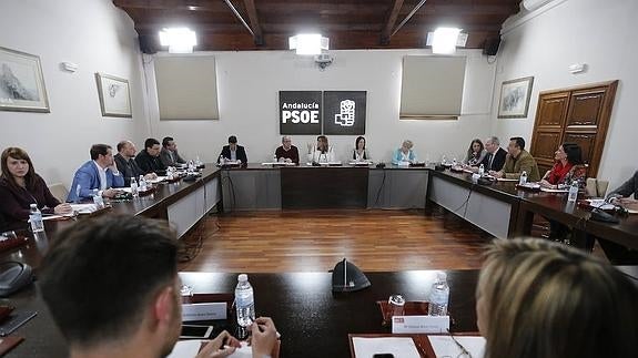 Susana Díaz, presidiendo ayer la ejecutiva regional del PSOE. 