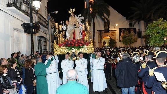 La Hermandad del Santo Cristo de la Vera Cruz, Santo Cristo Atado a la Columna y María Santísima Virgen Blanca, por el Barrio Alto. 