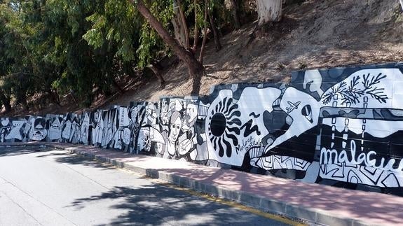 El mural pintado tiene 37 metros y es un recorrido por la historia de Málaga. J. M. A. 