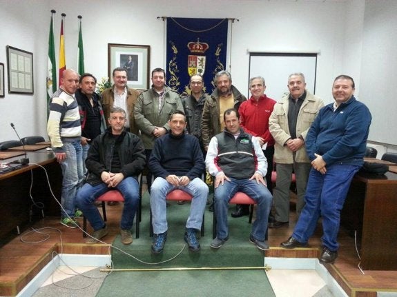 Grupo de empresarios que el 10 de marzo firmó el acta constitucional de la asociación. :: sur
