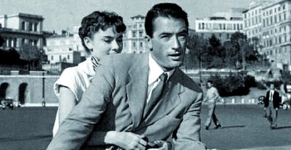 'Vacaciones en Roma' (1953). Audrey Hepburn era una aburrida princesa que descubría los placeres de Roma con un deslumbrado periodista. Peck tenía motivos para conservar buen recuerdo del filme, ya que durante el rodaje conoció a su segunda mujer.