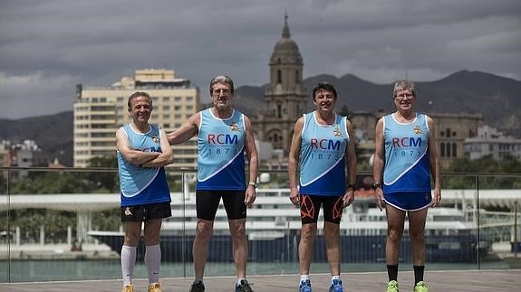 José María Carrillo, Fernando Peyrallo, Manolo Salinas y José Manuel Romero posan para SUR el miércoles, antes de viajar a Boston.