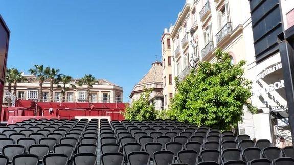 Vista de la tribuna oficial de calle Larios.