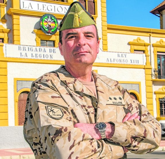 El coronel del Tercio, Julio Salom. 