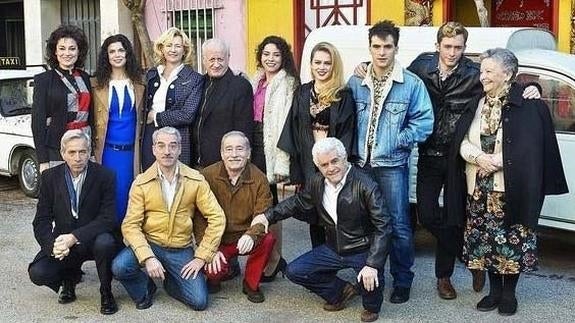 Foto de familia de los protagonistas de la serie. 