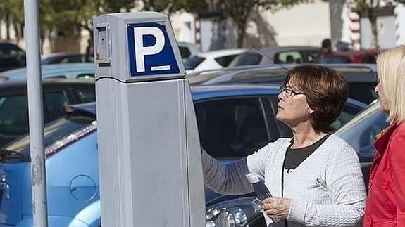Fuengirola permite el abono de la zona azul por tiempo exacto de estacionamiento