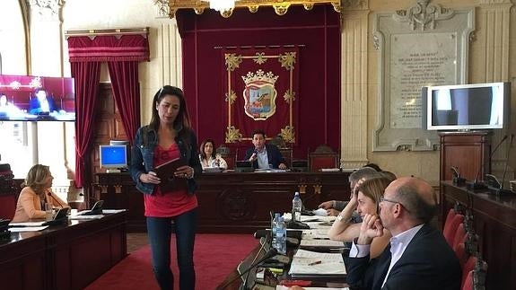 Vecinas de Pedregalejo se quejan por haberse paralizado las obras del arroyo Pilones por falta de presupuesto.
