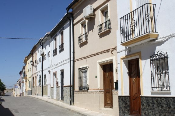 Los vecinos de calle San Benito sitúan en el actual número 76 la casa donde nació Diego Cañamero. :: j. lara