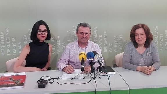 Inés Ruiz Artola, José Alarcón y Mariluz Reguero, este mediodía en la presentación.