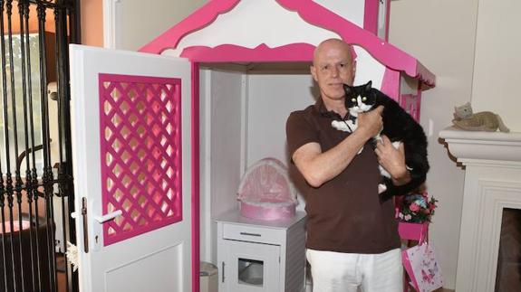 Vincenzo Giorgioni ha reconvertido su casa en Cat Suite Home