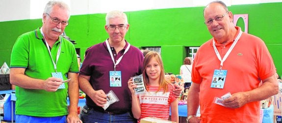 Algunos de los coleccionistas de sobres de azúcar participantes.