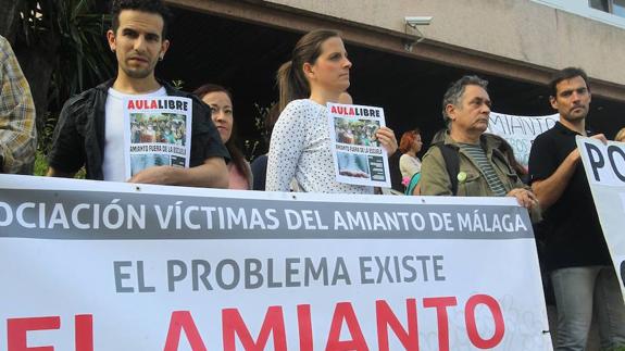 Protesta contra el amianto celebrada en Málaga a mediados de mayo. 