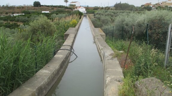 Canal de tramo del sistema de regadío del Valle del Guadalhorce. :: sur

