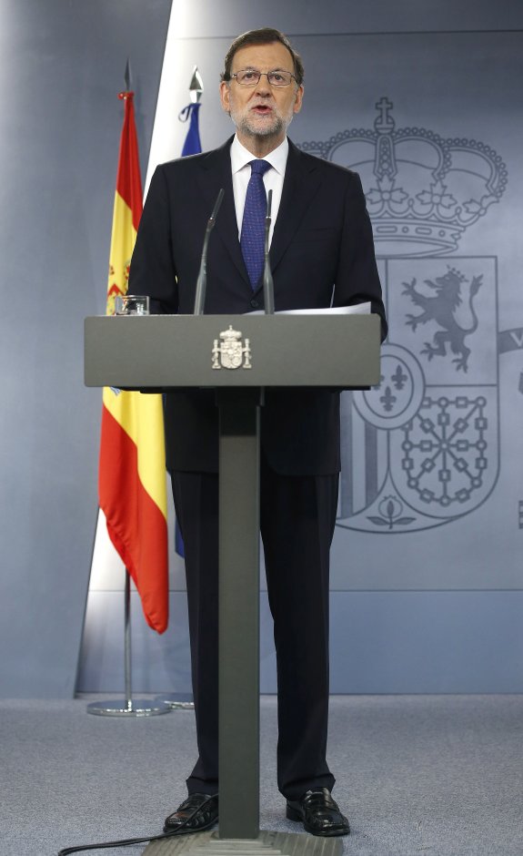 El presidente del Gobierno, Mariano Rajoy, en su comparecencia en Moncloa, tras conocerse el resultado del referéndum. :: efe