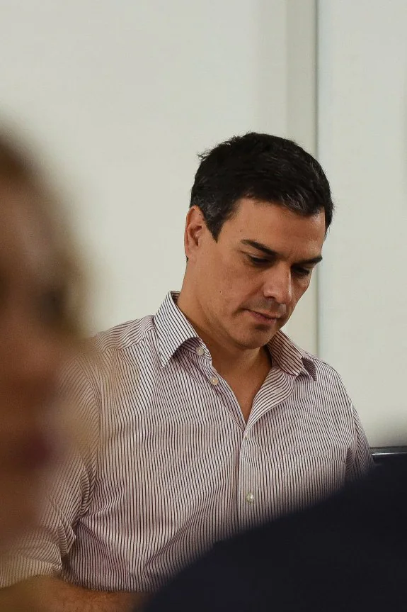 Sánchez, en la reunión de la comisión ejecutiva federal del PSOE. :: AFP