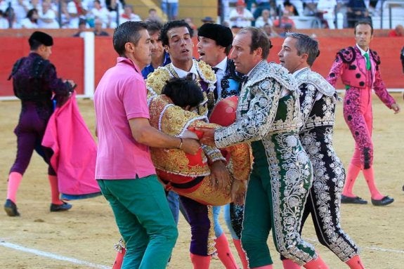 Muere el diestro Víctor Barrio tras ser corneado por un toro en Teruel