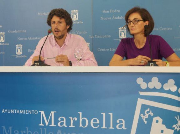 José Carlos Núñez y Victoria Mendiola, ediles de Podemos. 