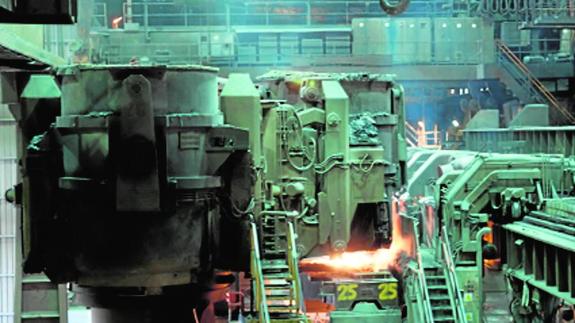 Horno de la acería de Alcalá de Guadaíra donde se funde la chatarra férrica. 