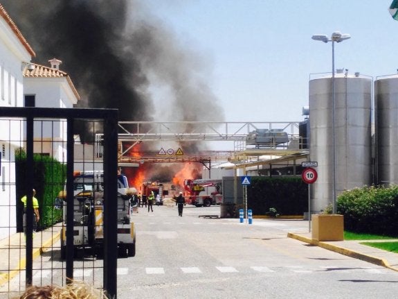 El incendio de la fábrica de Ybarra en Dos Hermanas afecta a 200 empleos