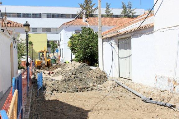 Primeros movimientos de tierra de la obra en la prolongación de la calle Jesús Nazareno. :: L.P.