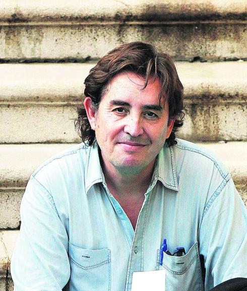 Luis García Montero: «Me inspiro metiendo los vasos en el lavaplatos»