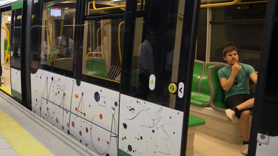 Metro de Málaga refuerza el servicio en la semana de Feria ampliando todos los días su horario