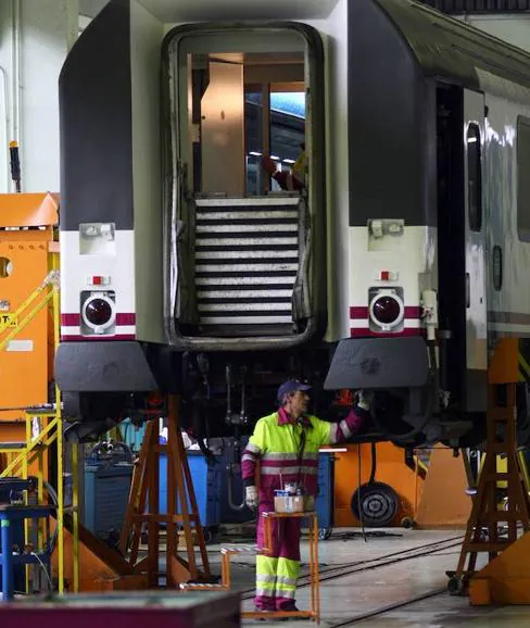 La factoría de Los Prados se dedica al mantenimiento de trenes.