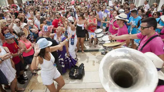  La música volvió ayer a ser protagonista por las calles y las plazas. 