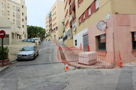 Obras previas al asfaltado en la calle Jorge Guillen. 