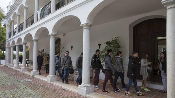Alumnos de La Cónsula en febrero, tras la reapertura de la escuela.